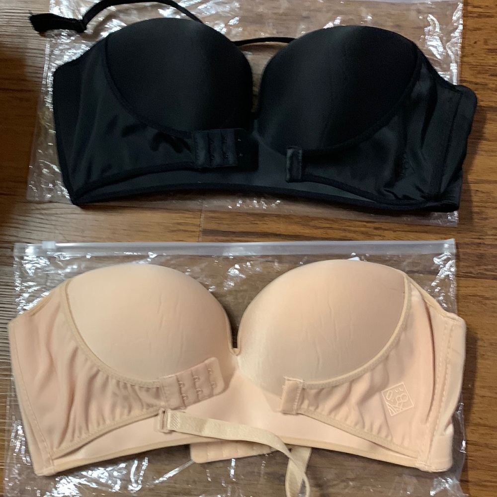 Strapless bras / with attachable strap / never worn